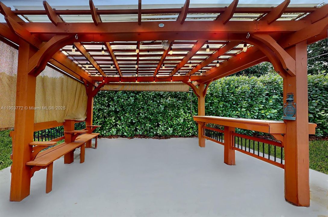 Recently Rented: $3,750 (3 beds, 2 baths, 1272 Square Feet)