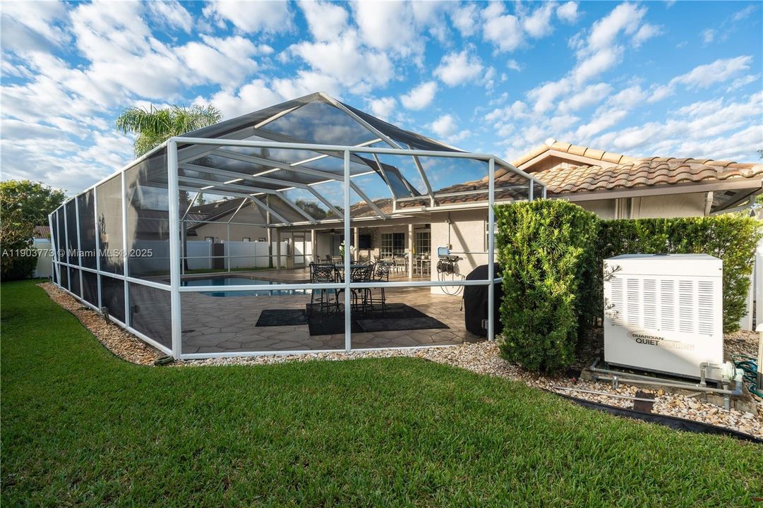 En Venta: $1,400,000 (4 camas, 3 baños, 2532 Pies cuadrados)