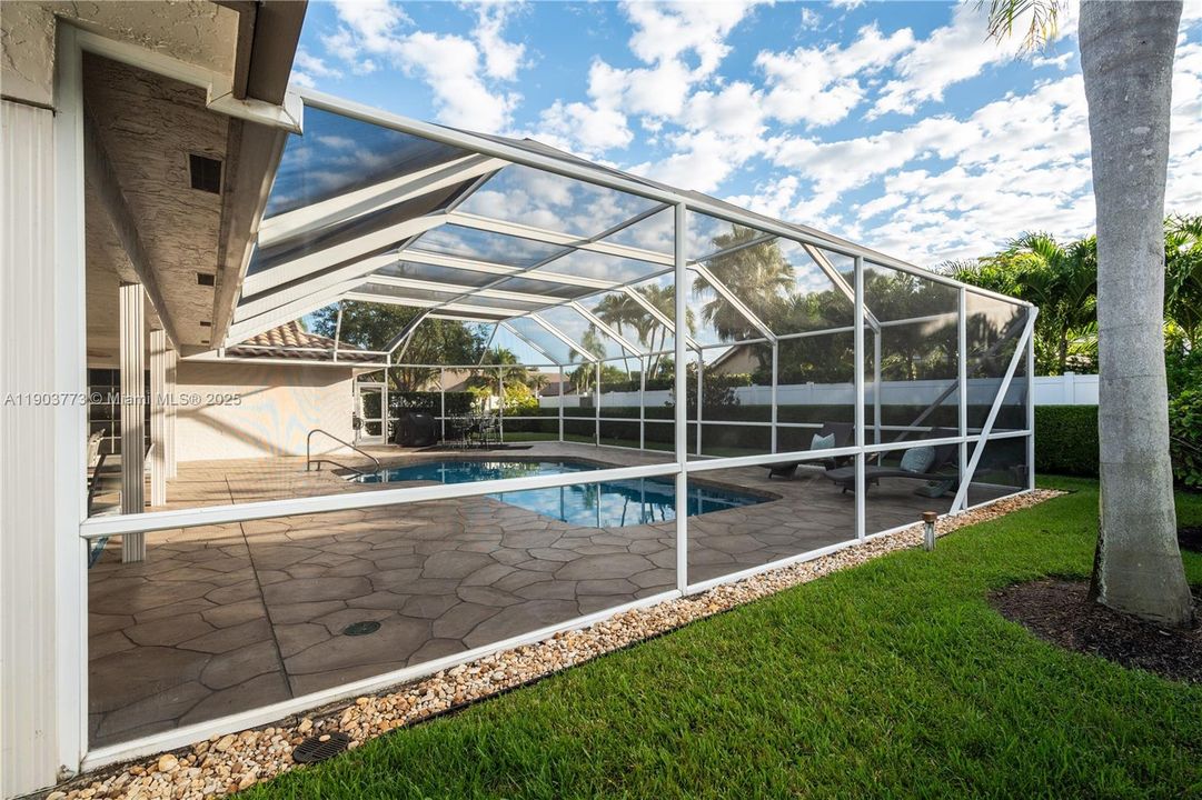 En Venta: $1,400,000 (4 camas, 3 baños, 2532 Pies cuadrados)