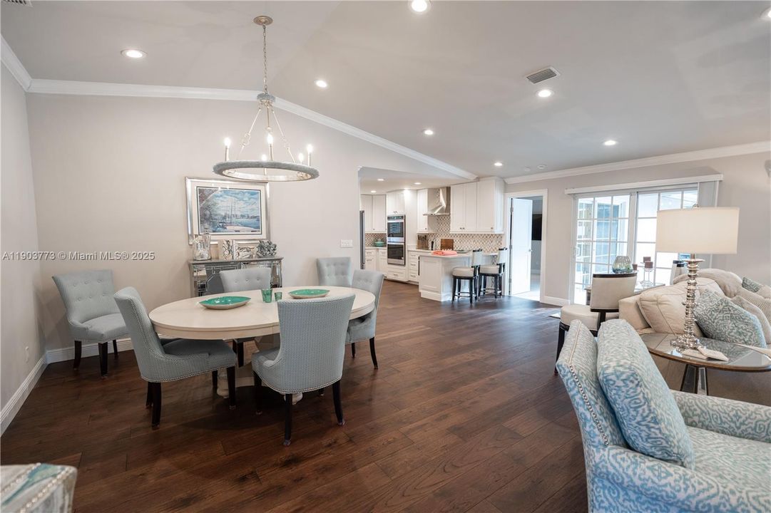 En Venta: $1,400,000 (4 camas, 3 baños, 2532 Pies cuadrados)