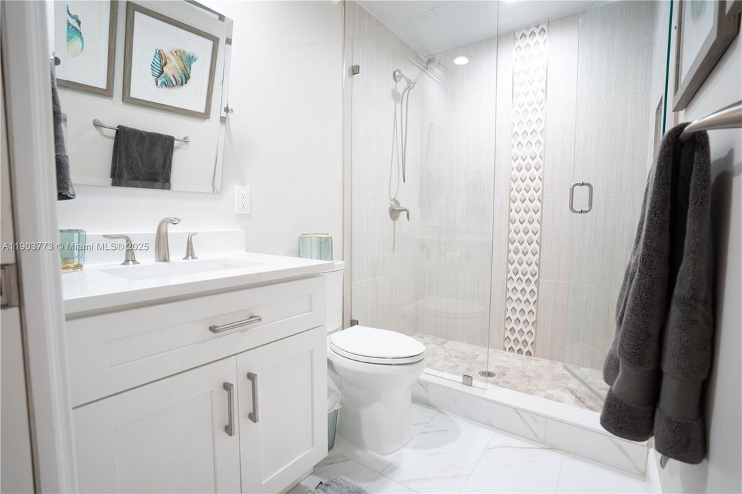 En Venta: $1,400,000 (4 camas, 3 baños, 2532 Pies cuadrados)