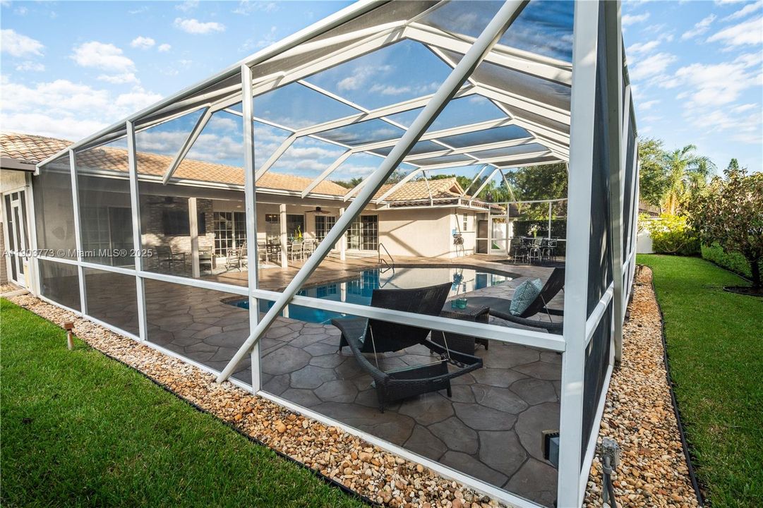 En Venta: $1,400,000 (4 camas, 3 baños, 2532 Pies cuadrados)