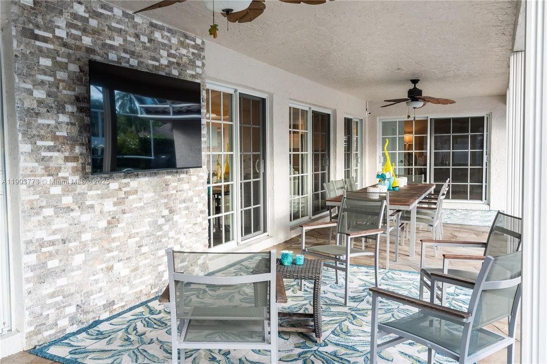 En Venta: $1,400,000 (4 camas, 3 baños, 2532 Pies cuadrados)