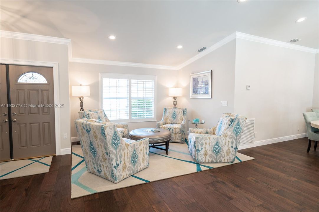 En Venta: $1,400,000 (4 camas, 3 baños, 2532 Pies cuadrados)