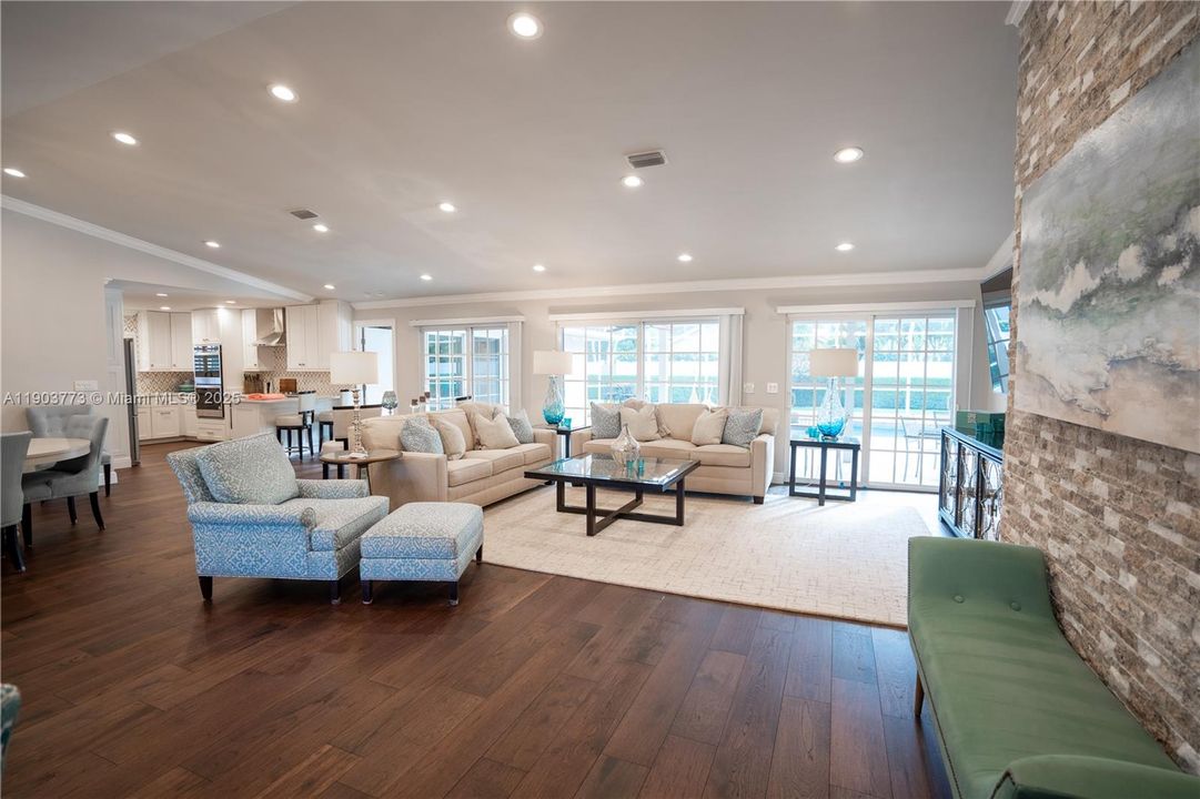 En Venta: $1,400,000 (4 camas, 3 baños, 2532 Pies cuadrados)