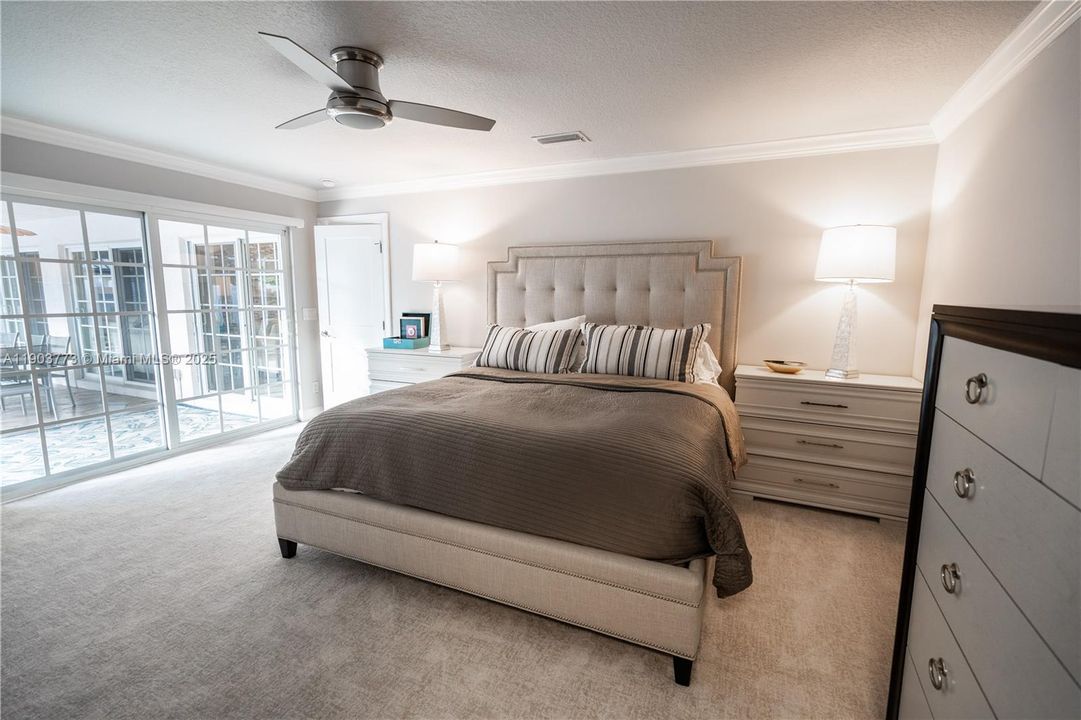 En Venta: $1,400,000 (4 camas, 3 baños, 2532 Pies cuadrados)