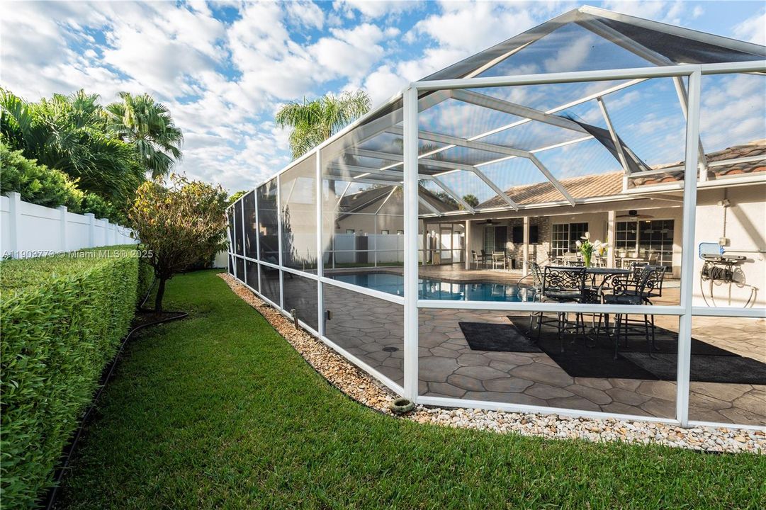 En Venta: $1,400,000 (4 camas, 3 baños, 2532 Pies cuadrados)