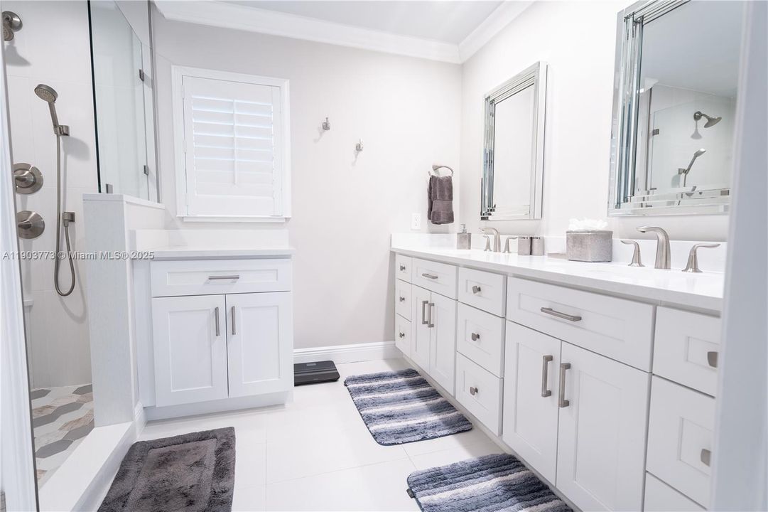 En Venta: $1,400,000 (4 camas, 3 baños, 2532 Pies cuadrados)