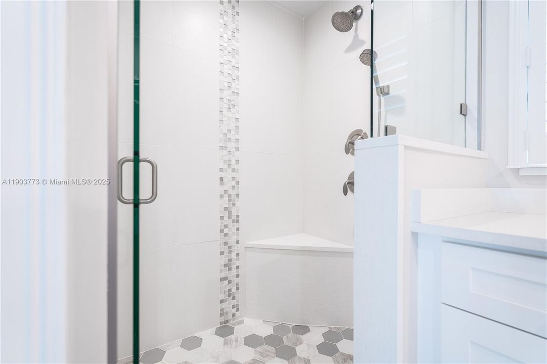 En Venta: $1,400,000 (4 camas, 3 baños, 2532 Pies cuadrados)