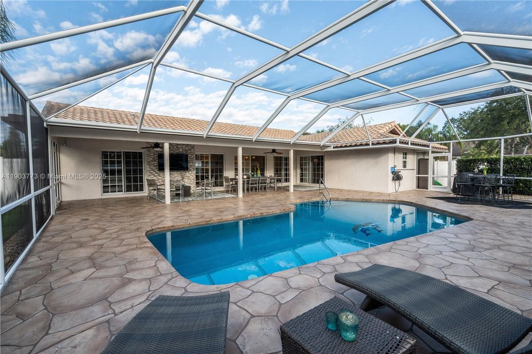 En Venta: $1,400,000 (4 camas, 3 baños, 2532 Pies cuadrados)