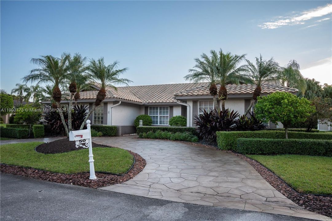 En Venta: $1,400,000 (4 camas, 3 baños, 2532 Pies cuadrados)