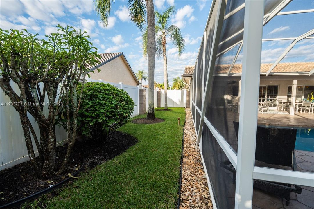 En Venta: $1,400,000 (4 camas, 3 baños, 2532 Pies cuadrados)