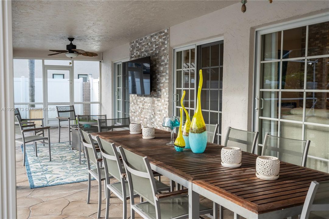 En Venta: $1,400,000 (4 camas, 3 baños, 2532 Pies cuadrados)