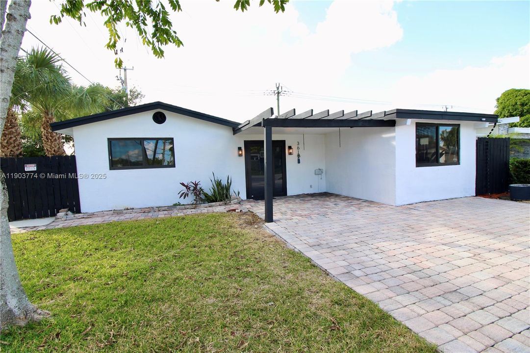 For Sale: $535,000 (4 beds, 2 baths, 1542 Square Feet)