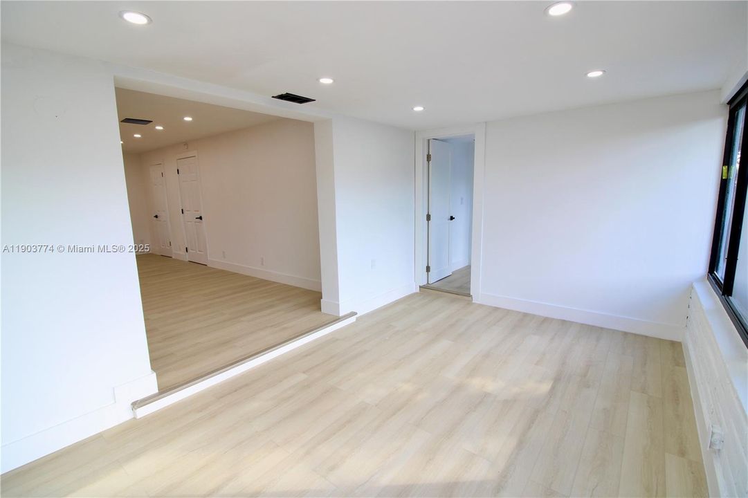 For Sale: $535,000 (4 beds, 2 baths, 1542 Square Feet)