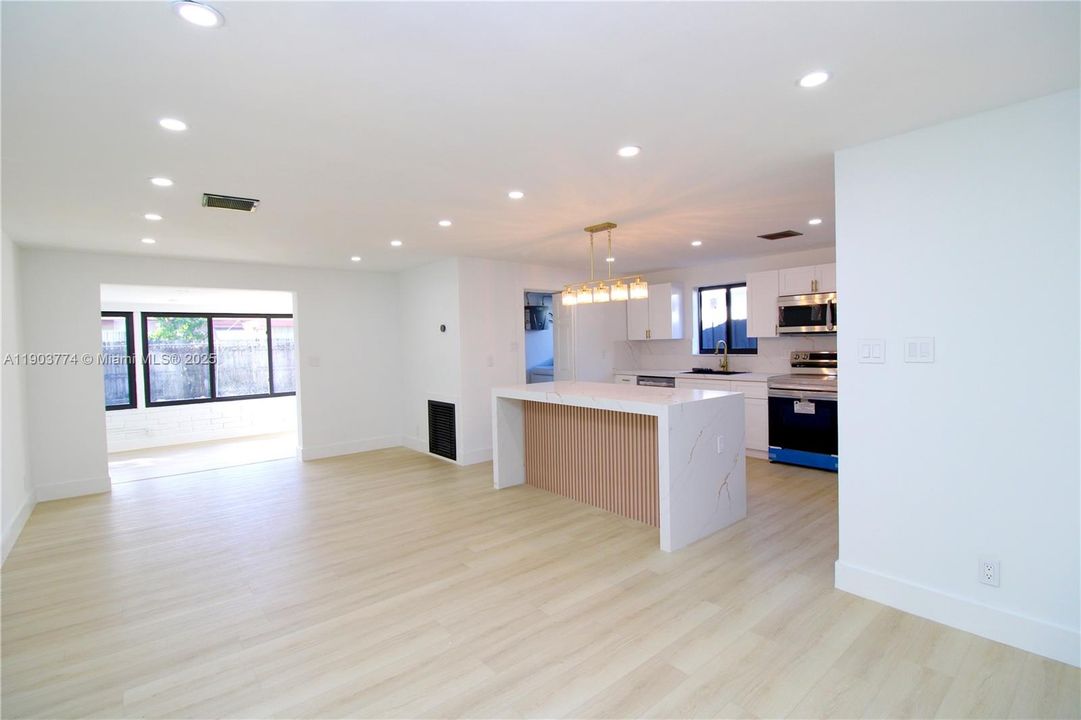 For Sale: $535,000 (4 beds, 2 baths, 1542 Square Feet)