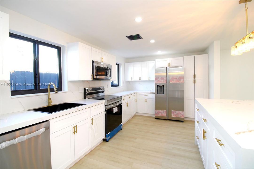 For Sale: $535,000 (4 beds, 2 baths, 1542 Square Feet)