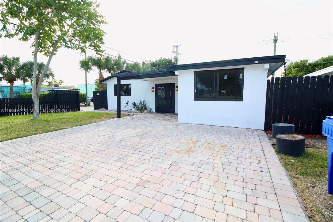 For Sale: $535,000 (4 beds, 2 baths, 1542 Square Feet)