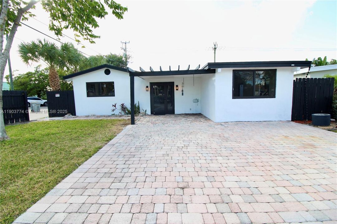 For Sale: $535,000 (4 beds, 2 baths, 1542 Square Feet)