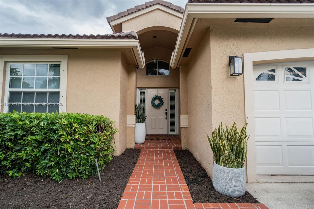 Active With Contract: $630,000 (3 beds, 2 baths, 1554 Square Feet)