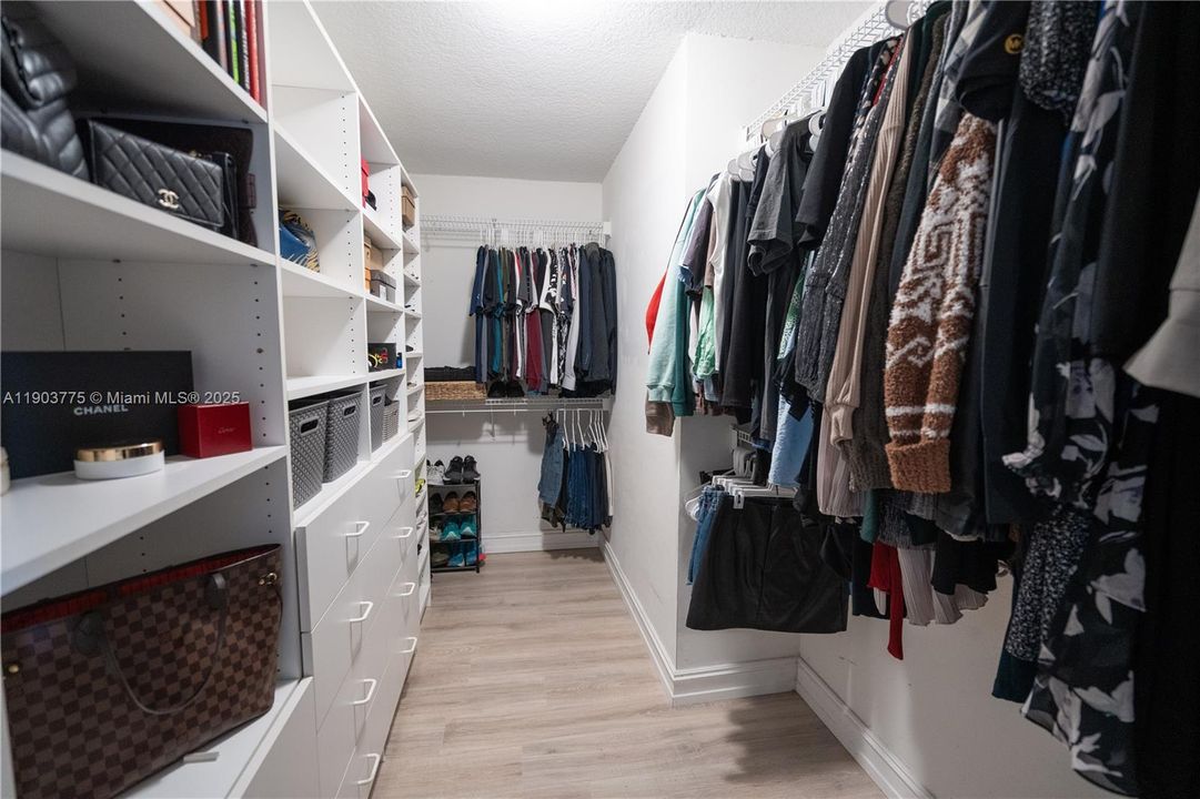 Active With Contract: $630,000 (3 beds, 2 baths, 1554 Square Feet)