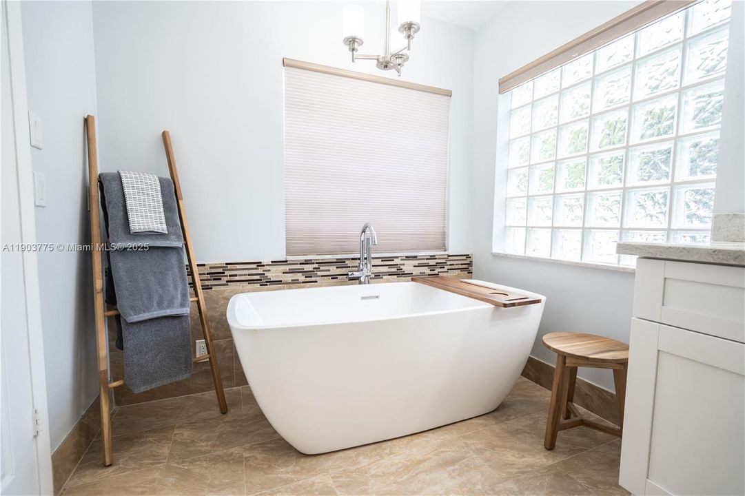 Active With Contract: $630,000 (3 beds, 2 baths, 1554 Square Feet)