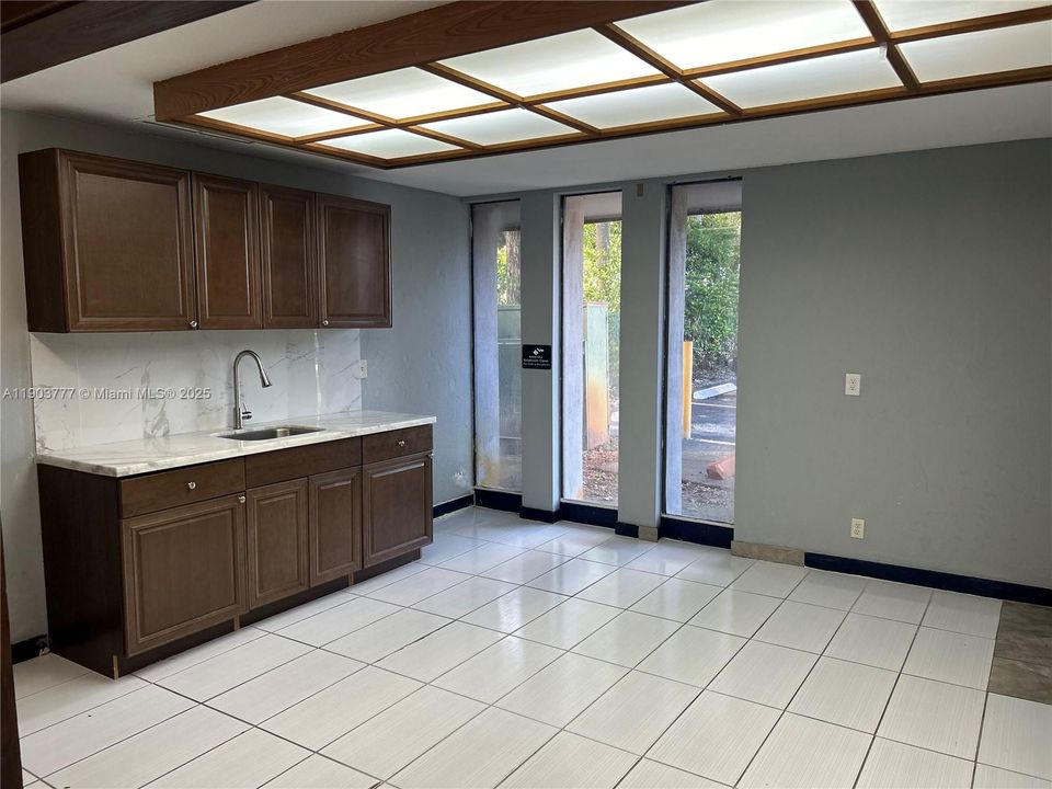 В аренду: $8,625 (0 спален, 0 ванн, 0 Квадратных фут)