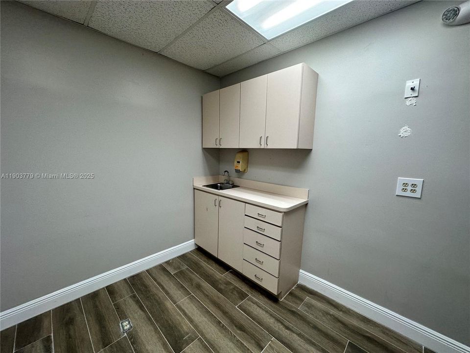 For Rent: $4,025 (0 beds, 0 baths, 0 Square Feet)