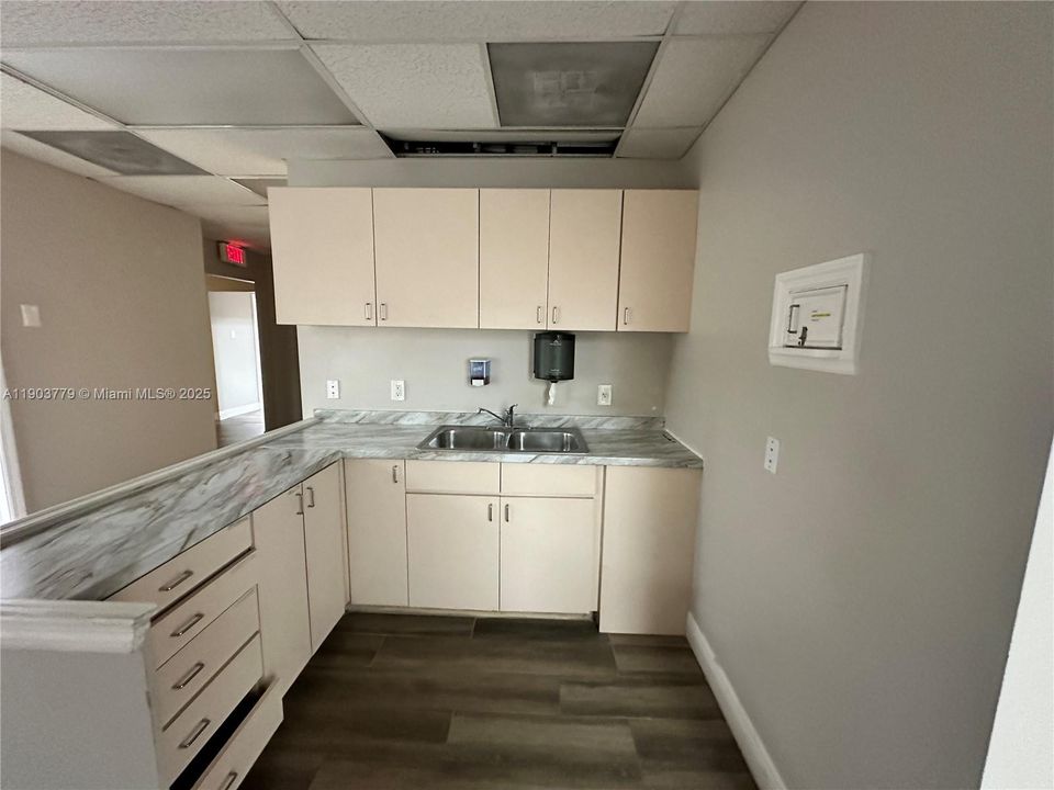 For Rent: $4,025 (0 beds, 0 baths, 0 Square Feet)