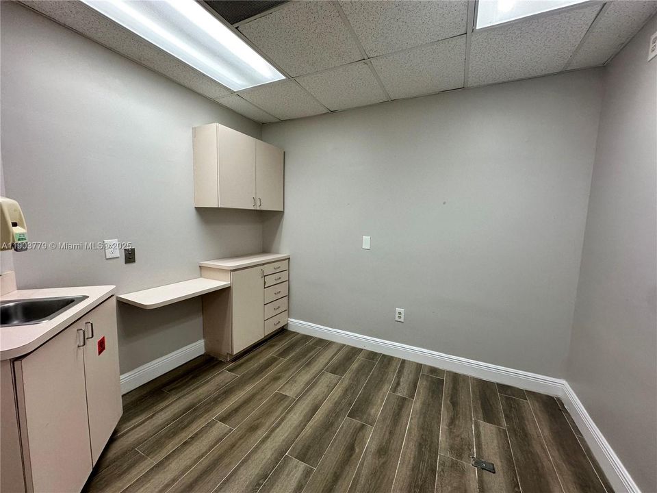 For Rent: $4,025 (0 beds, 0 baths, 0 Square Feet)