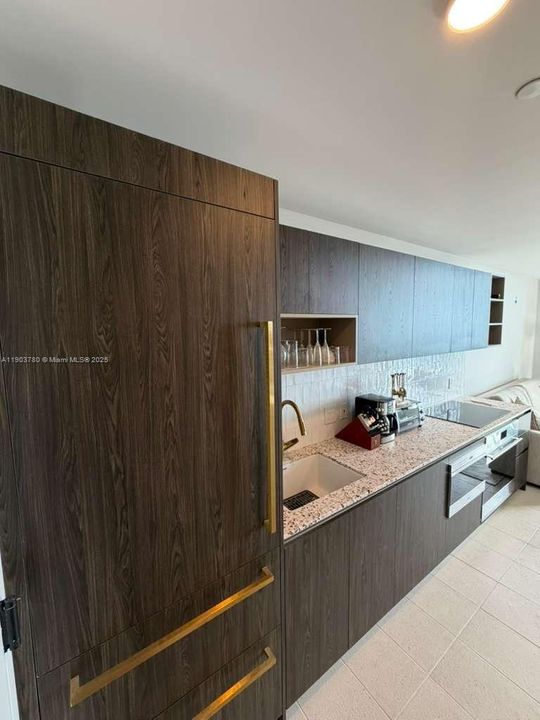 出租: $4,500 (1 贝兹, 1 浴室, 540 平方英尺)