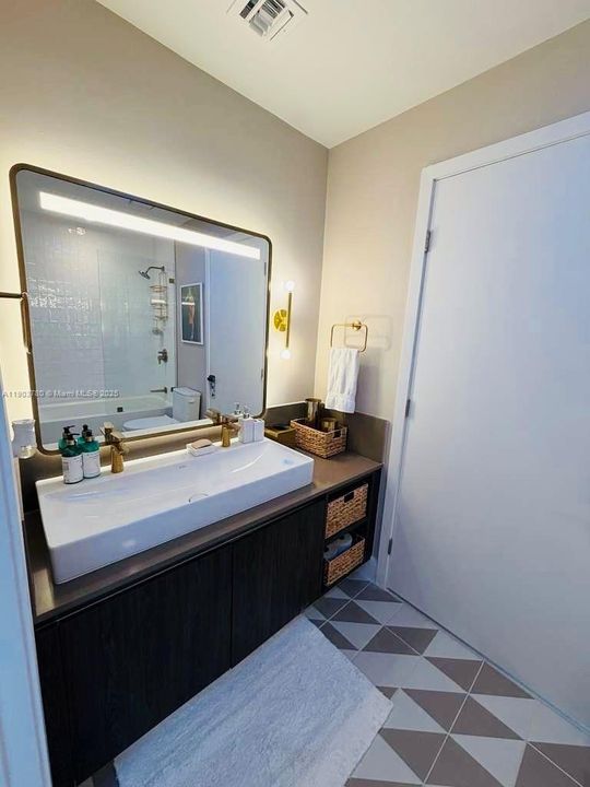 出租: $4,500 (1 贝兹, 1 浴室, 540 平方英尺)