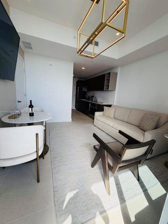 出租: $4,500 (1 贝兹, 1 浴室, 540 平方英尺)