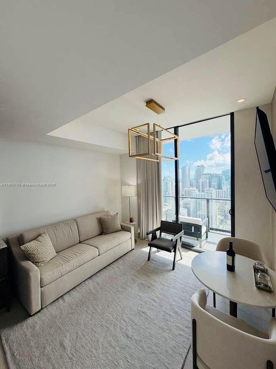 出租: $4,500 (1 贝兹, 1 浴室, 540 平方英尺)