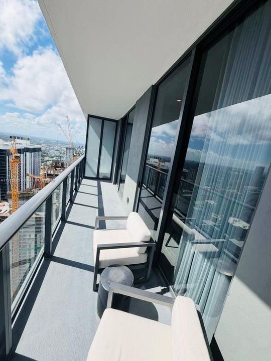 出租: $4,500 (1 贝兹, 1 浴室, 540 平方英尺)