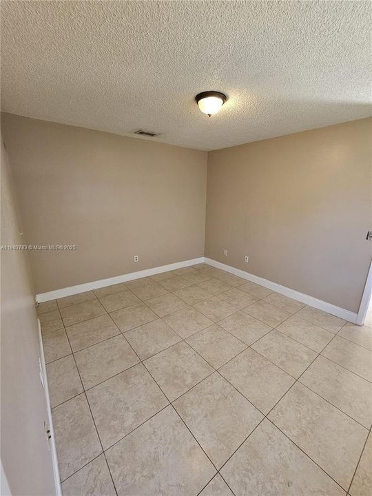 出租: $2,100 (2 贝兹, 2 浴室, 868 平方英尺)