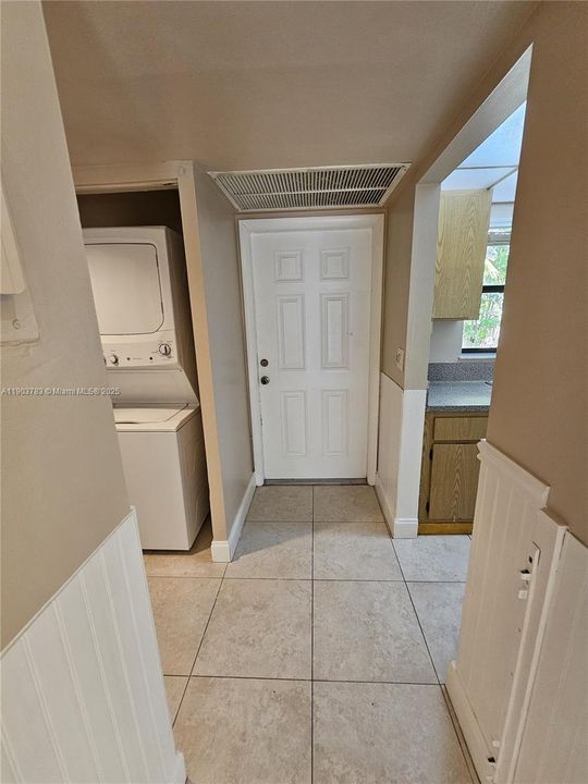 出租: $2,100 (2 贝兹, 2 浴室, 868 平方英尺)