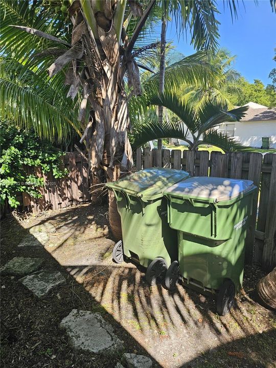 出租: $2,100 (2 贝兹, 2 浴室, 868 平方英尺)