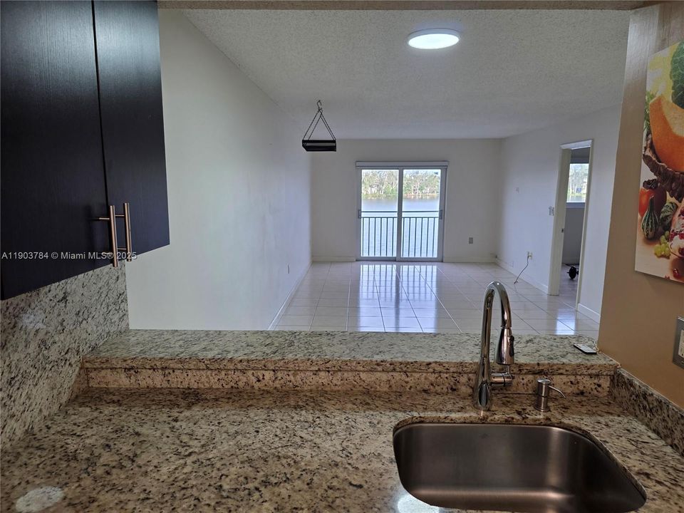 Recently Rented: $2,100 (2 beds, 2 baths, 1000 Square Feet)