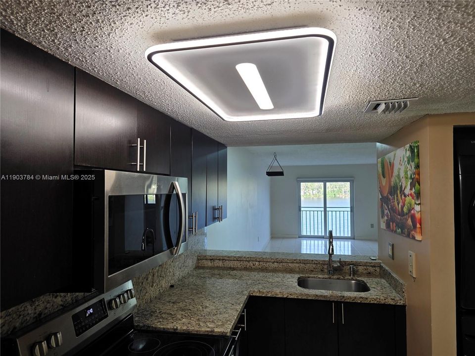 Recently Rented: $2,100 (2 beds, 2 baths, 1000 Square Feet)