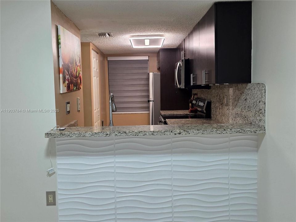 Recently Rented: $2,100 (2 beds, 2 baths, 1000 Square Feet)