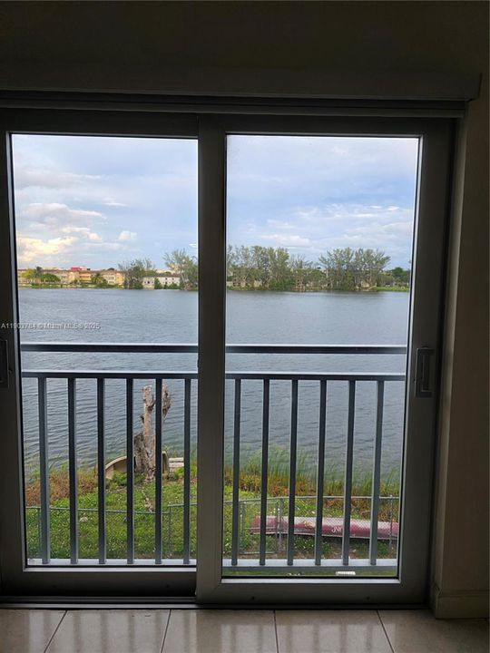 Recently Rented: $2,100 (2 beds, 2 baths, 1000 Square Feet)