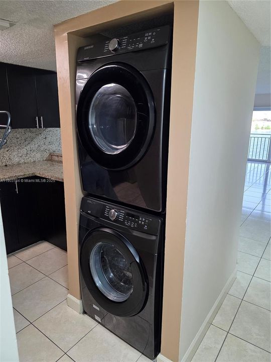 Recently Rented: $2,100 (2 beds, 2 baths, 1000 Square Feet)