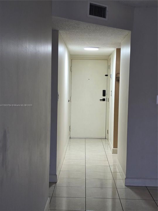 Recently Rented: $2,100 (2 beds, 2 baths, 1000 Square Feet)