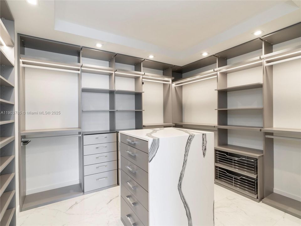 For Rent: $6,300 (2 beds, 2 baths, 1901 Square Feet)