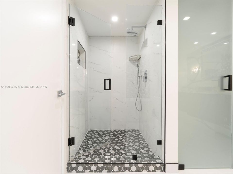 For Rent: $6,300 (2 beds, 2 baths, 1901 Square Feet)