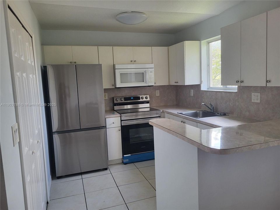 En Renta: $1,850 (3 camas, 2 baños, 1024 Pies cuadrados)