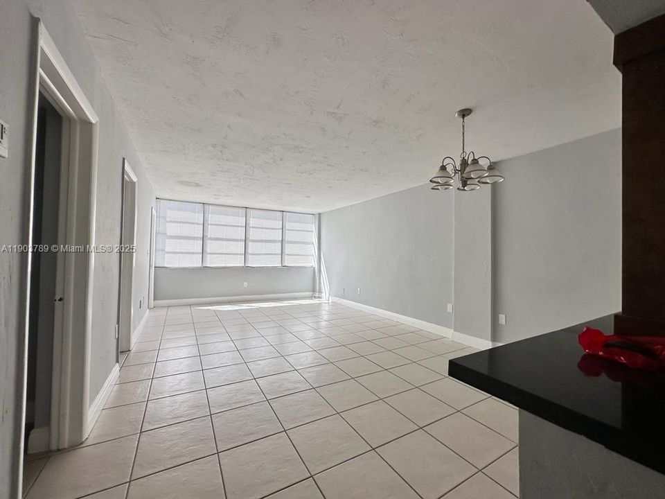 For Rent: $1,750 (2 beds, 1 baths, 848 Square Feet)