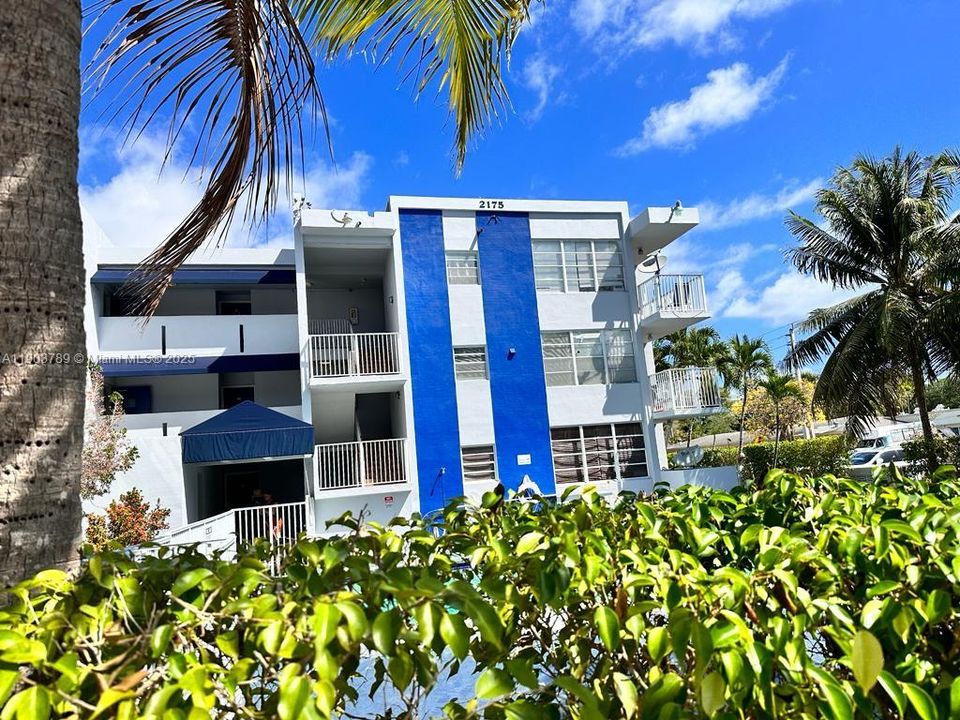 For Rent: $1,750 (2 beds, 1 baths, 848 Square Feet)