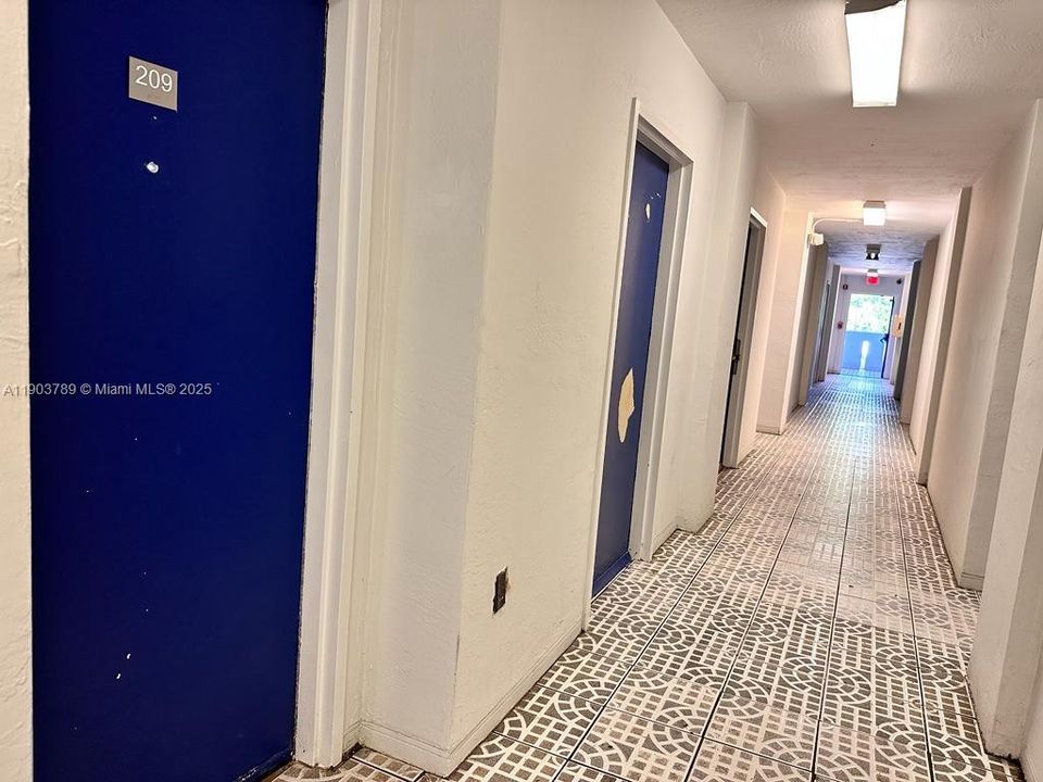 For Rent: $1,750 (2 beds, 1 baths, 848 Square Feet)